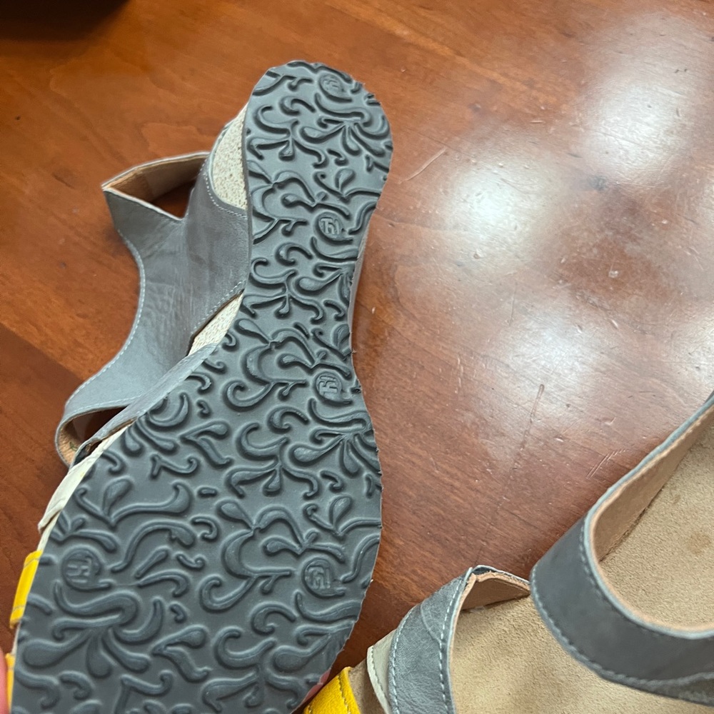 Think! Sandals - Picture 4 of 7